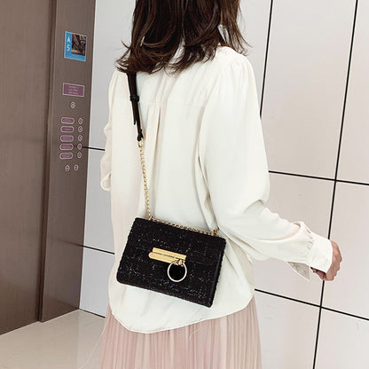 Elegant Chain Crossbody – The Must-Have Statement Bag