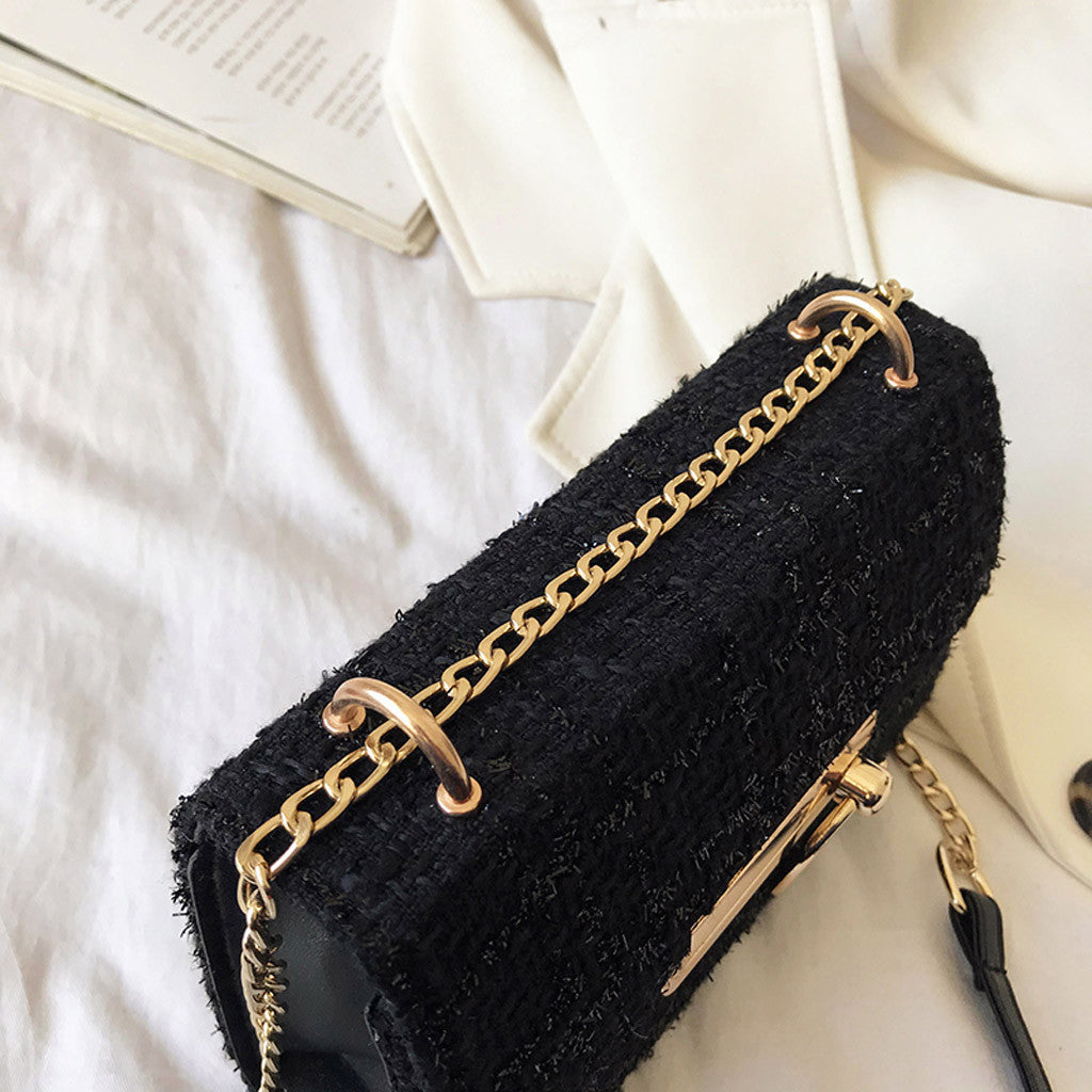 Elegant Chain Crossbody – The Must-Have Statement Bag